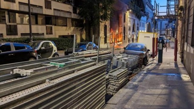 İranın Fransadakı səfirliyinə hücum olub