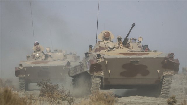 İran İraqla sərhədə qoşun yığır