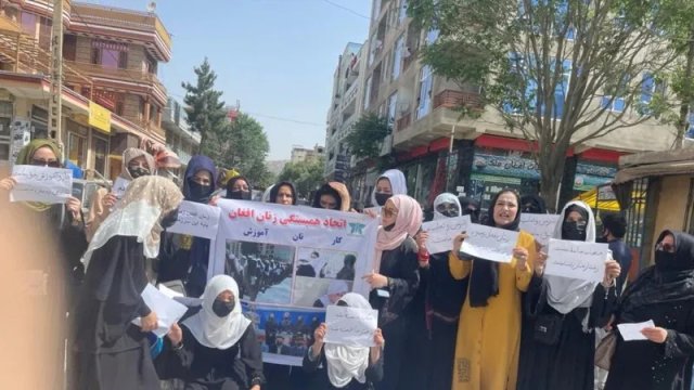 Əfqanıstanda qadınlar ayağa qalxdı