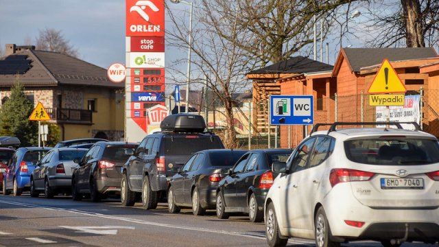 Polşada ucuz qiymətlərə görə yanacaq böhranı yaranıb