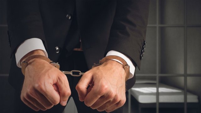 300 min vergini büdcədən yayındıran biznesmen həbs edildi