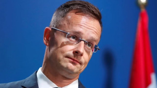 Macar nazir Moskvaya qaz istəməyə gəldi: \