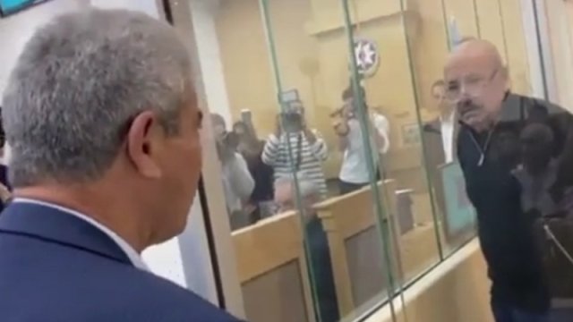 Xaçatryanın işgəncə verdiyi tanınmış şəxs məhkəməyə gəldi: Onu dərhal tanıdı - VİDEO