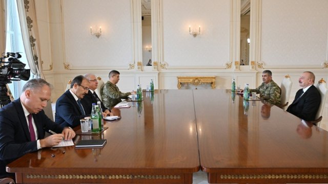 Prezident Türkiyənin milli müdafiə nazirini qəbul etdi