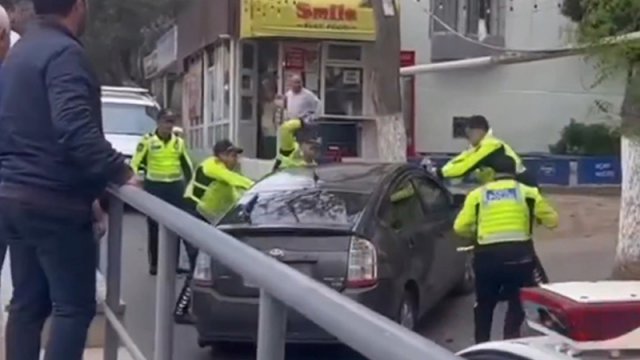 “Prius”u polislərin üzərinə sürən şəxsə 9 il cəza verildi