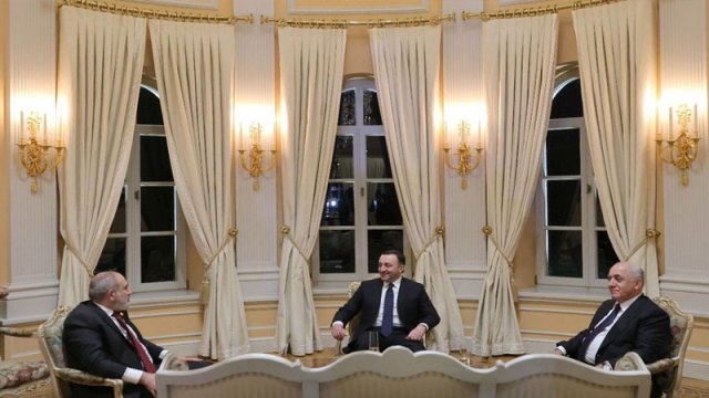 Azərbaycan və Ermənistan baş nazirləri Gürcüstanda görüşdü