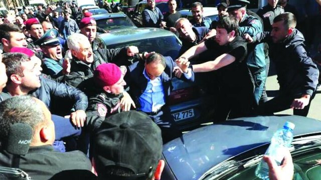 Samvelin arzusu, Sarkisyanın fırıldağı: İrəvanda nəyin davası gedir?