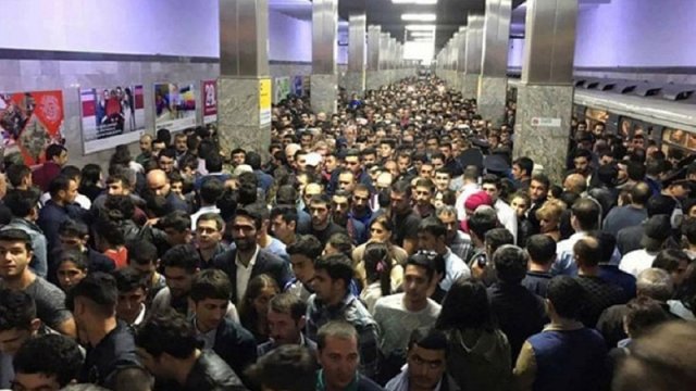 Metrodakı sıxlıq bitmir, amma gediş haqqının artırılması gündəmə gəlib...