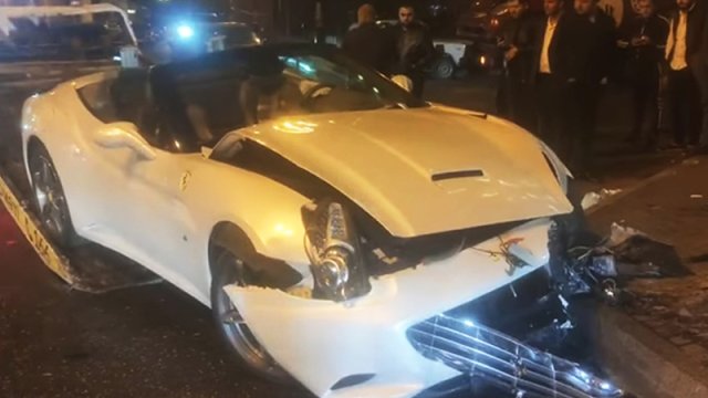 Bakıda qəzaya uğrayan “Ferrari”nin sahibi kimdir? - FOTO/VİDEO