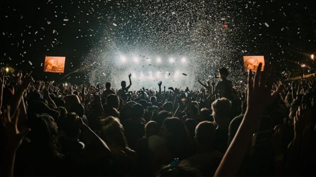 Konsert üçün kredit götürənlər...