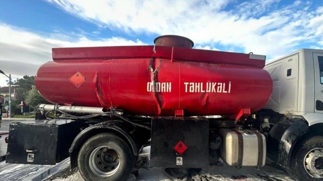 Pirallahıda yanacaq maşınında partlayış olub, yanğının qarşısı alınıb - FOTO/VİDEO