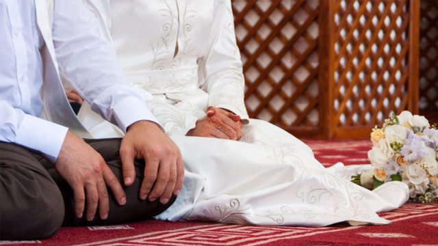 Azərbaycanda ilginc hadisə: Qadının yol pulunu verdi, evlənməyə məcbur edildi - VİDEO