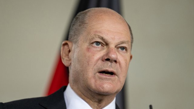 Olaf Şolts seçki vədlərini pozmaqda ittiham olunur