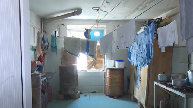 Qızıldaşda kimsəsiz uşaqların yaşadığı yataqxanadan dəhşətli görüntülər - VİDEO