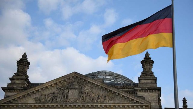 Alman müxalifəti erkən seçki tələb edir