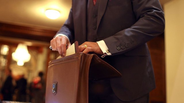 Saxta diplomla vəzifəyə təyin olundu, işdən çıxarılaraq cəzalandırıldı