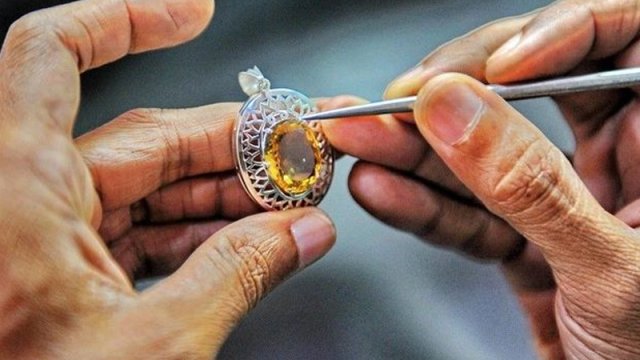 Bazarda saxta qızıllar var?