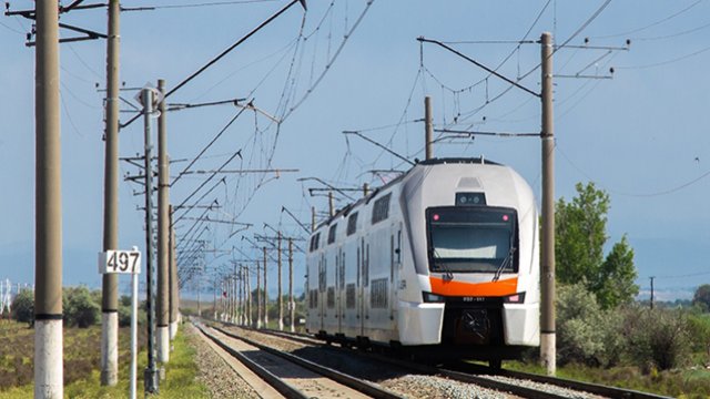 Azərbaycanda qatar yolu müəyyən olunmayan yerdən keçən gənci vuraraq öldürdü