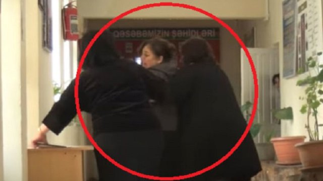 Məktəbdə qalmaqal: Direktor müəllimi döyüb? - VİDEO