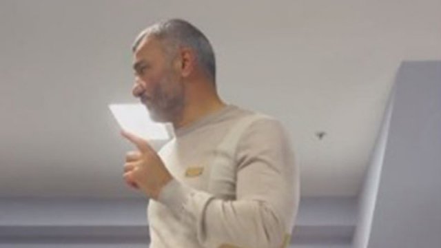 Qurban Qurbanovun paltardəyişmə otağında çıxışı: Nə dedi? - VİDEO