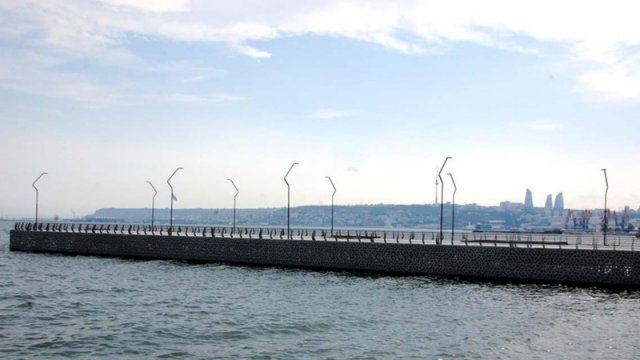 Bakıda gəzinti qayığı batdı, sərnişinlər xilas edildi - YENİLƏNİB