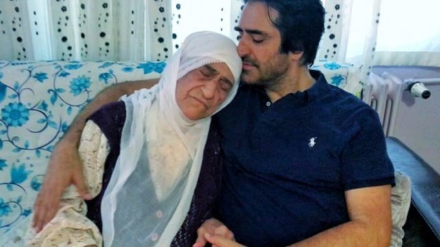 Mahsun anasından danışıb kövrəldi - 