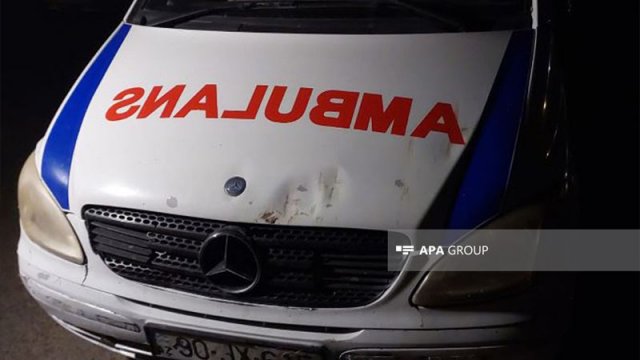 Çağırışa gedən təcili yardım avtomobilinin üzərinə ağac düşdü - FOTO