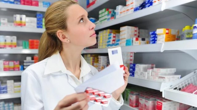 24 saat işləməli olan əczaçı apteklər günün neçə saatını işləmir