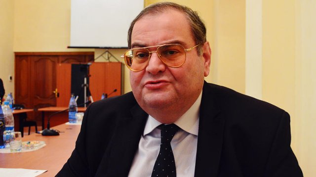 Cəmil Quliyev yıxılaraq qolunu sındırdı - Xəstəxanaya qaldırıldı