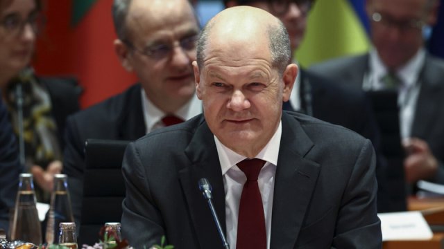 Fransanın yeni baş naziri Olaf Şoltsu təccübləndirib