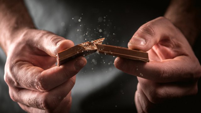 Tünd şokoladın gözlənilməz faydalı xüsusiyyətləri ortaya çıxdı