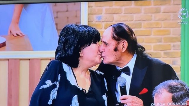 Müğənni xalq artistlərinin qalmaqallı fotosundan danışdı