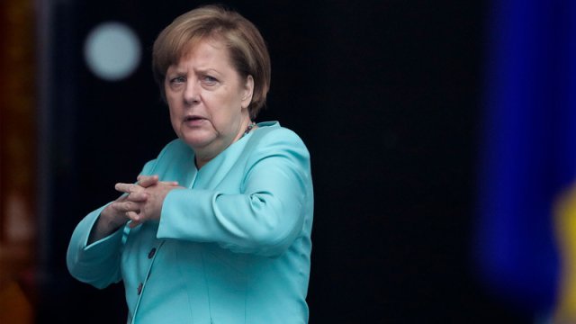 Merkel Almaniya ordusunu 