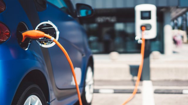 Azərbaycana idxal edilən hibrid avtomobillərin sayı və dəyəri sürətlə artır - VİDEO