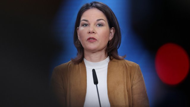 Berbok Aİ-ni Qırmızı dənizdə husilərə qarşı əməliyyata başlamağa çağırdı