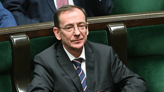 Həbsxanada aclıq edən sabiq nazir xəstəxanaya yerləşdirildi