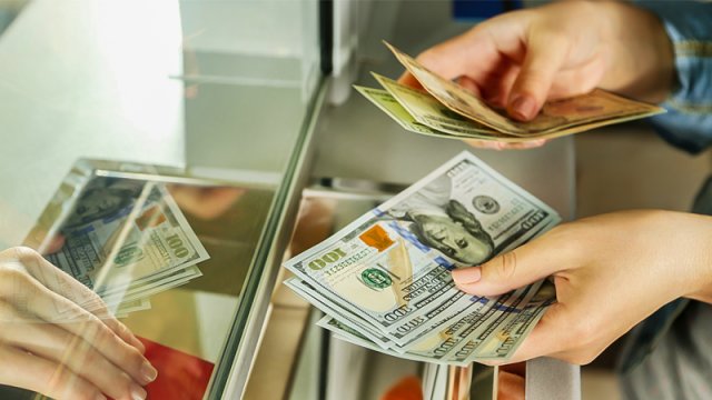 Banklar köhnə dollarları almır? - AÇIQLAMA