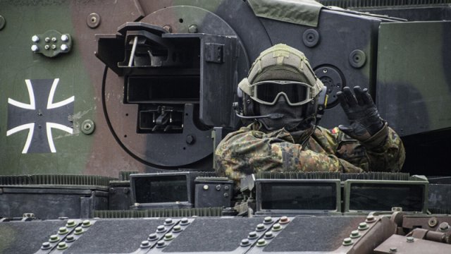 Litva müdafinni gücləndirilməsi üçün vətəndaşlardan borc ala bilər