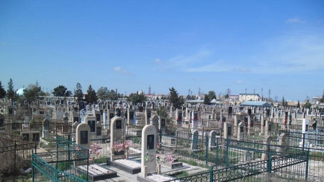 Azərbaycanda qəbiristanlıqda silahlı insident: Avtomobilə atəş açdı və...