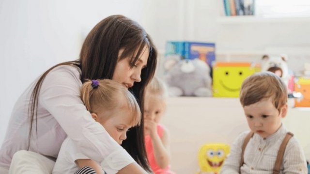 Bəzi valideynlər niyə əcnəbi dayə arzusundadırlar?