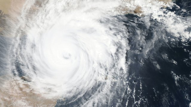 Alimlər super güclü qasırğa təhlükəsi barədə xəbərdarlıq etdi