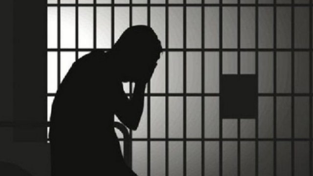 Yataq xəstəsinin qızıllarını oğurlayan HƏBSDƏ ÖLDÜ