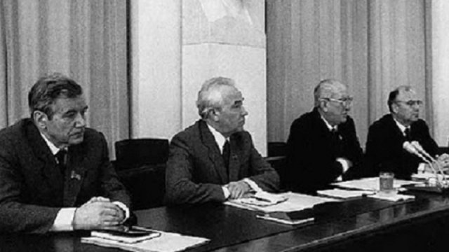 Yarım saatlıq birinci katib - Qorbaçov onu Kremldən mədəni şəkildə qovub...