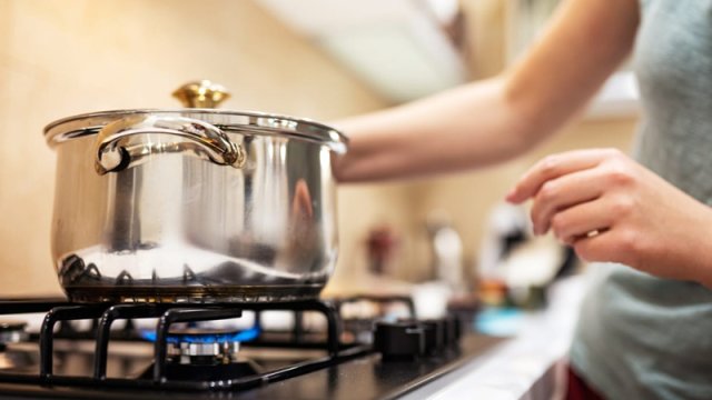 Yeməyi çox isitməyin zərərləri nələrdir? - Bir çox problemə səbəb ola bilər