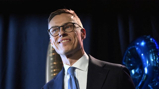Yeni prezident ölkəsini NATO-nun mərkəzində görmək istəyir