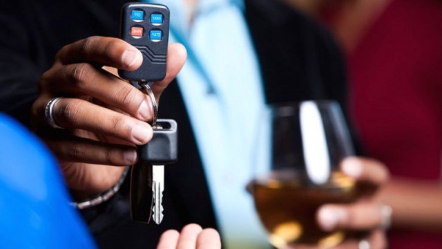 Bakıda iş adamlarının maşınlarını soyan “ayıq sürücü” həbs edildi