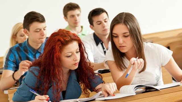 Ali məktəblərdə təhsil alan tələbələrin yarıdan çoxu qızlardır - Gender bərabərliyi pozulur