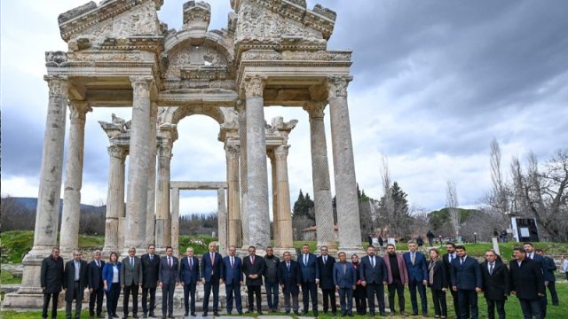 Türkiyənin mədəniyyət və turizm naziri qədim Afrodisiası tanıtdı