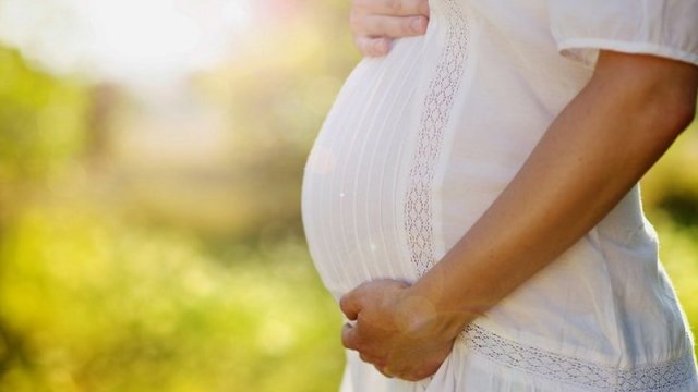 17 dəfə özünü hamilə kimi göstərib dövlətdən pul, işdən icazə aldı