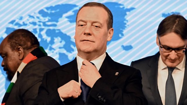 Medvedev nüvə silahından istifadəni real təhlükə adlandırdı